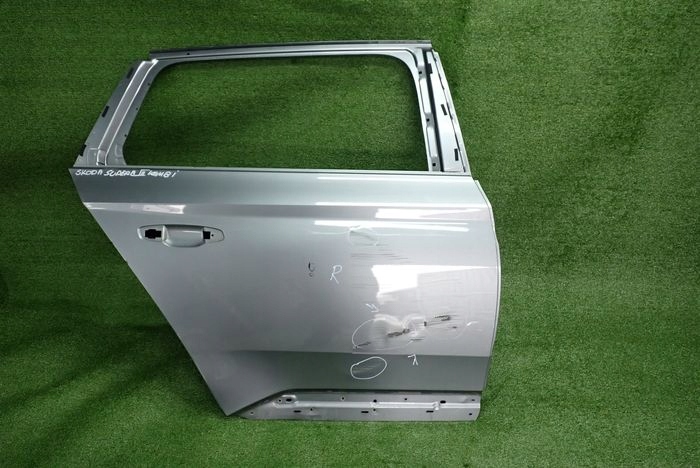 SKODA SUPERB III KOMBI 15- dvere pravé zadné zadok