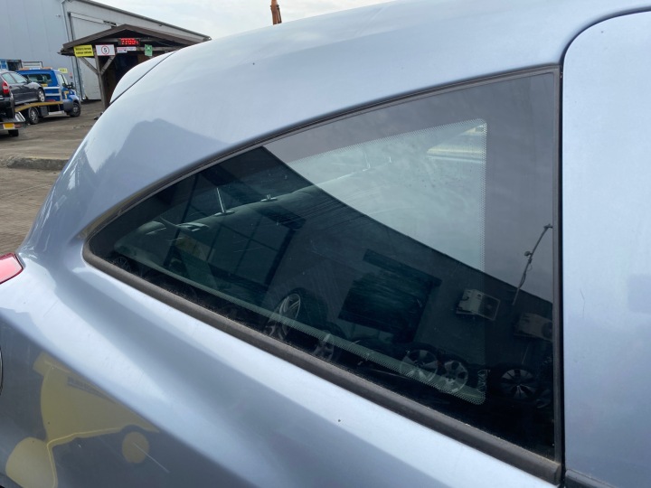 FENSTER Seitlich Karoserie rechts OPEL CORSA D 06-14