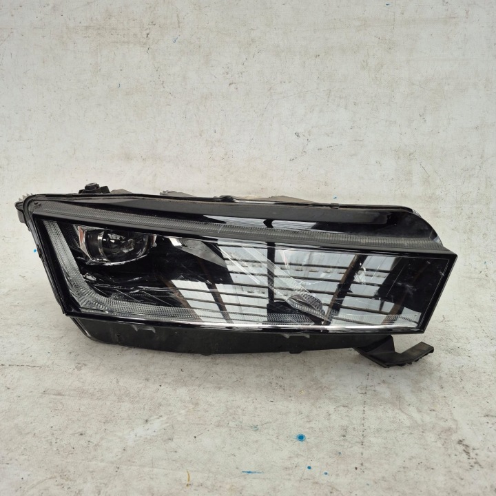 SKODA OCTAVIA IV 4 19- feu avant avant droit FULL LED 5E4941016A