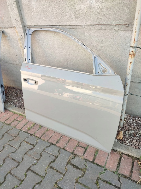 Skoda Scala 2020 Avant Bouche buse Droit Portière Avant Avant