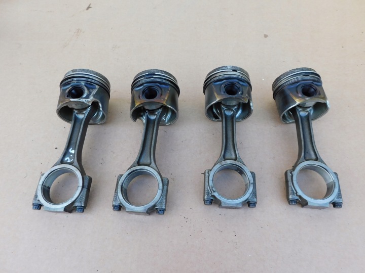 piston pistons connecting rod z pierscieniami VW Crafter 2.5 tdi OEM original