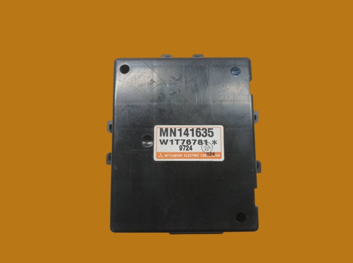 module PDC of the parking MN141635 W1T76781 9724 Mitsubishi Outlander II