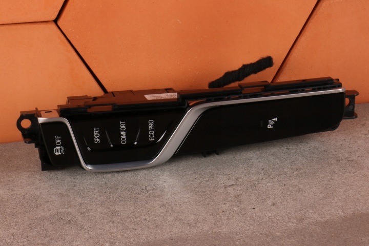 BMW 5 G30 G31 PANEL konzoli střední pérování PDC DTC EUROPA 9460818
