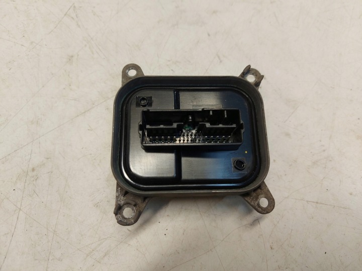 TESLA MODEL Y 2023r Unité de contrôle Module LED Avant Droite 1532925-02-C