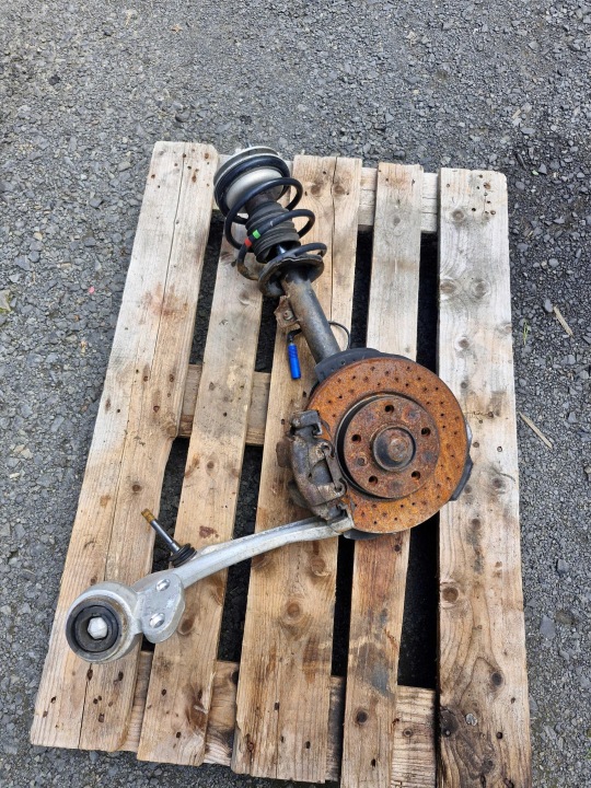 6757044 BMW E46 otoč tlmič pravý predok