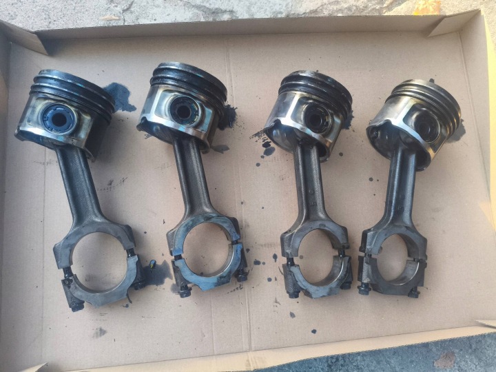 kolbe mit pleuelstange pleuel Alfa Romeo 156 147 2002 1.9 JTD 8V komplet 4-stück