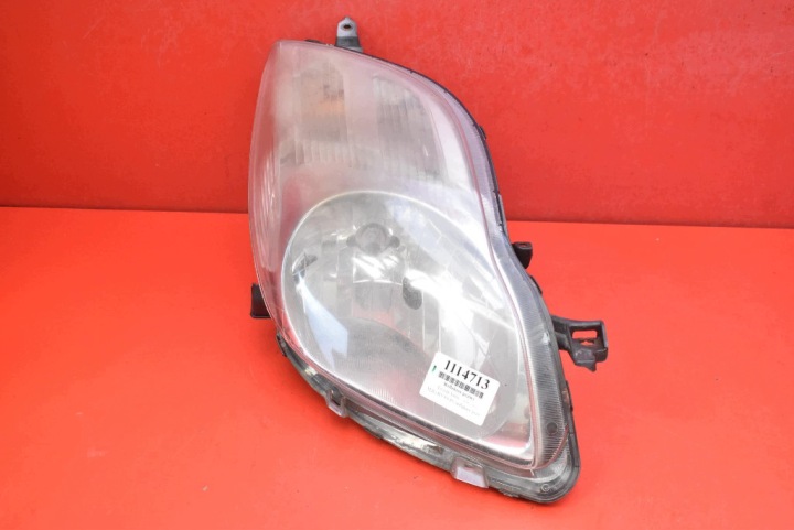 REFLEKTOR right light front EU 89902763 TOYOTA YARIS 2 II LIFT 09-12