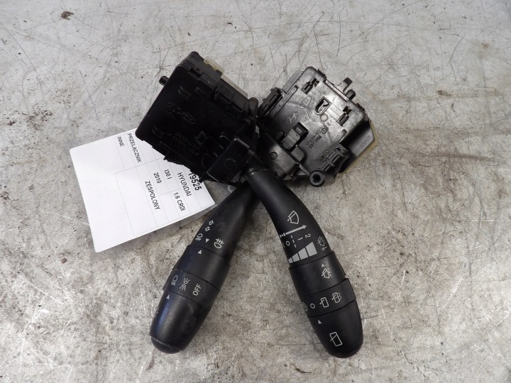 Hyundai i30 and steering wheel levers and controls 93420-2R010, 93410-2R030