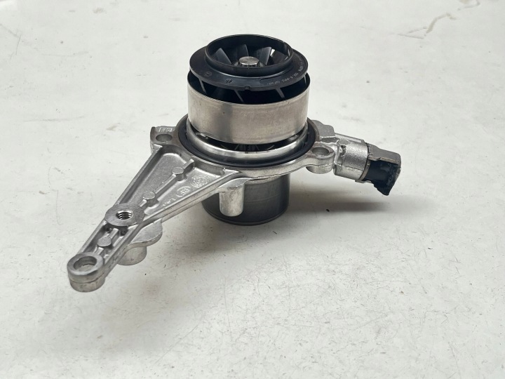 Pompe eau moteur auxiliaire AUDI A3 8Y 2.0 TDI 010220802RT 05L907284 !J