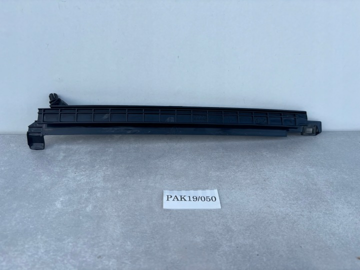 AUDI Q4 E-TRON PROWADNICA Vitres Portière Droite Arrière 89A839068 PAK19/050