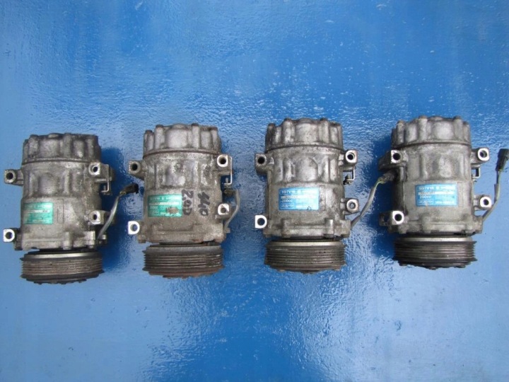 VOLVO C30 C70 S40 V50 2.0D compressor of the air conditioning