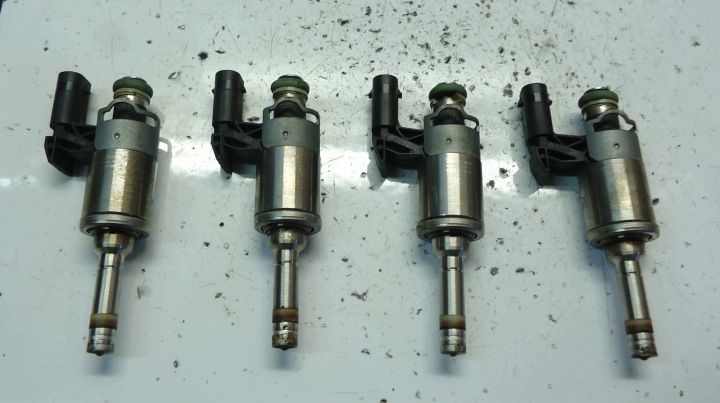 VW SEAT SKODA AUDI 1.4TSI Injecteur 0261500248