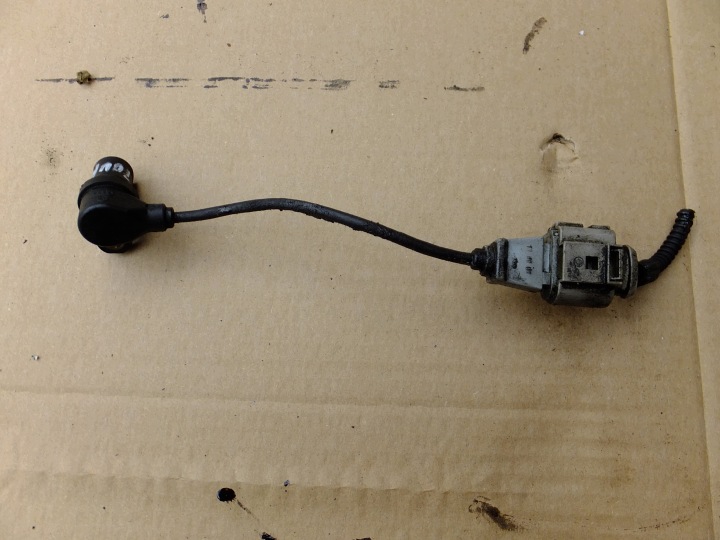 shaft position sensor vw touran and 2,0 B 06A906433G