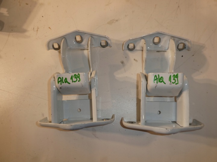 hinge TRAFIC III VIVARO rear rear part 844009592R