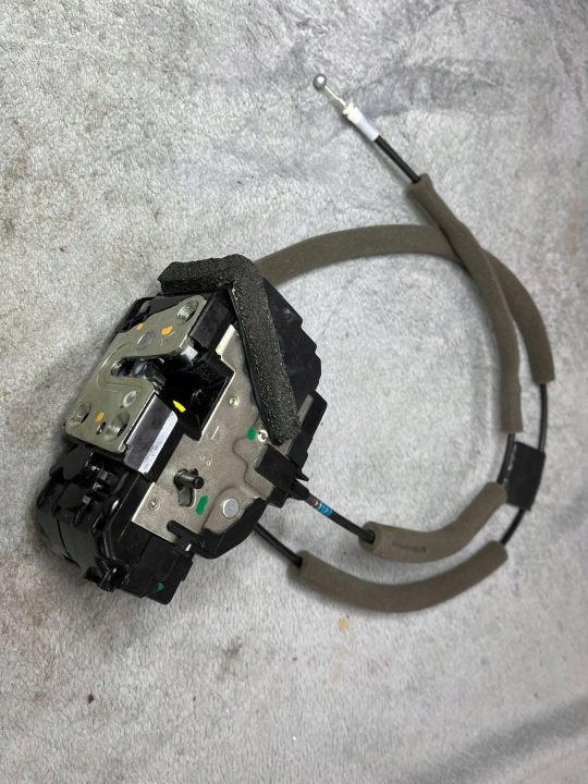 de la Serrure Portière tylnych Nissan Pulsar 825013ZL0A