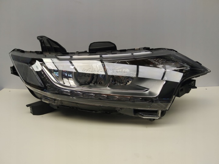 Mitsubishi Outlander III 3 lift reflektor FANALE FARO LED Destra OM 8301C8-54