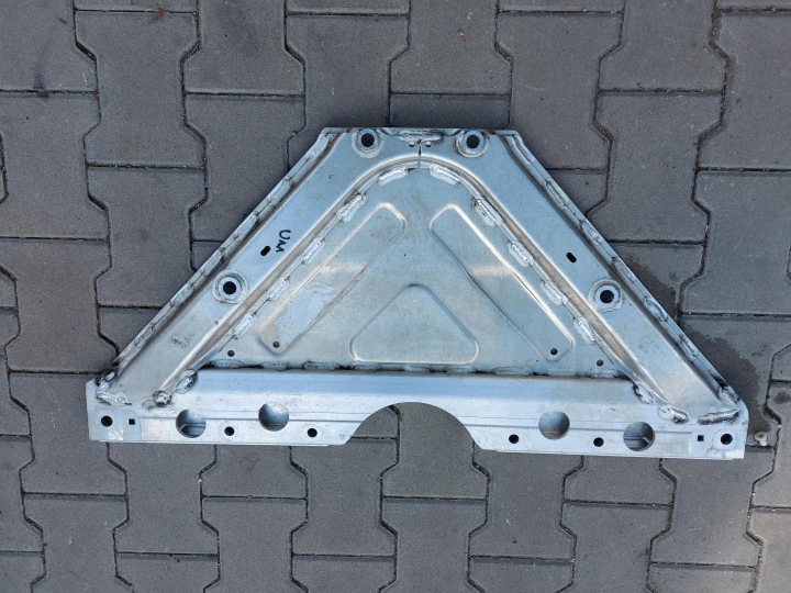 BMW U06 200i, 2021r. Couvercle, Couverture Couverture tablier moteur Inférieur Traverse Sous Moteur 9465403