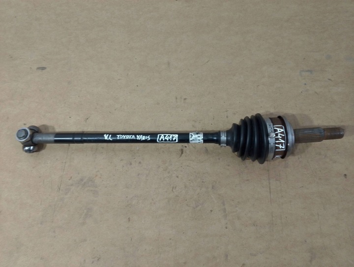 Toyota Yaris XP210 Antriebswelle vorne links 43420K0060 (A417)