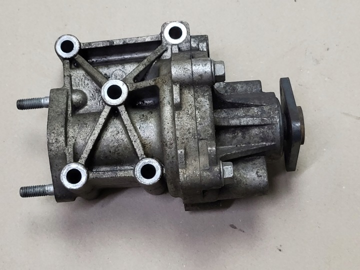 Pompa ausiliaria acqua motore MITSUBISHI OUTLANDER III 2.0 B 15B241075A1 OE