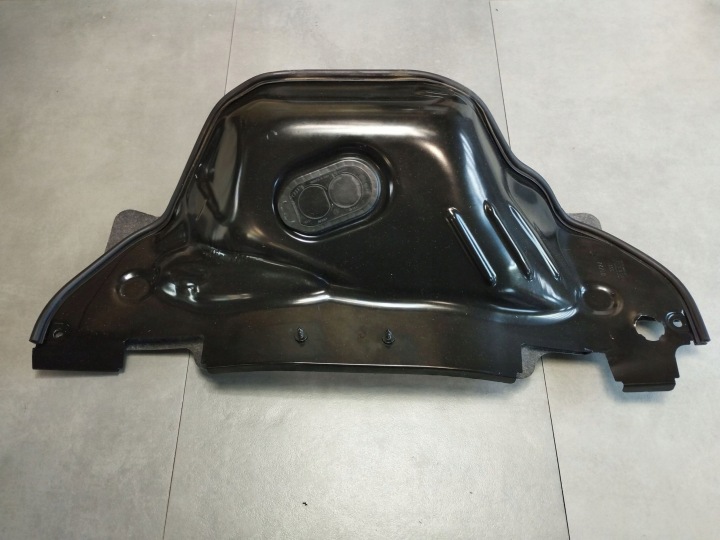 Audi A4 S4 B9 8W Blende Abdeckung wärmblech 8W0819523F