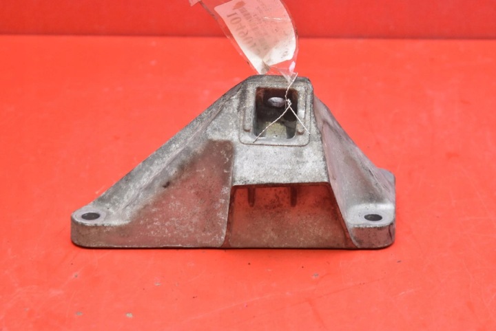 Supporto motore staffa fissaggio sinistra 6775903 BMW F01 F02 4.4 V8 407 KM 08-12