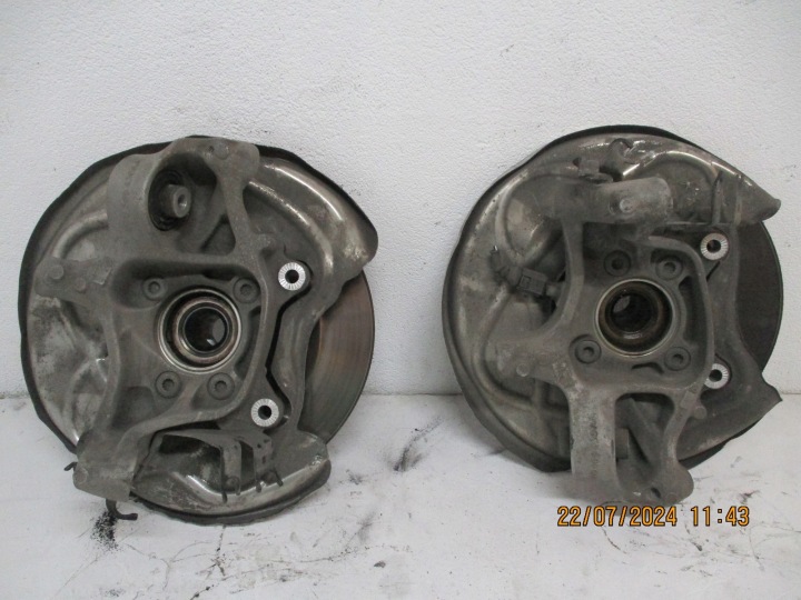 Achsschenkel Radnabe Radlager heck hinten AUDI A4 8W0 8W0505436AA rechts