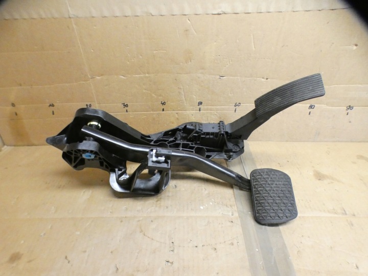 pedale pedaliera acceleratore freno MERCEDES CLA W118 W177 EQA EQB A1772900600