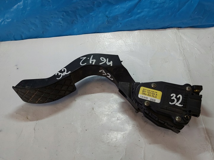 plynový pedál A6 C5 4.2 V8 8D1723523A