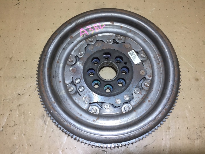 AUDI A3 8V 1.8 TFSI wheel flywheel 06K105266J