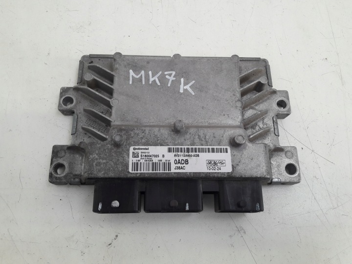 Ordinateur Moteur 8V2112A650ADB Ford Fiesta MK7