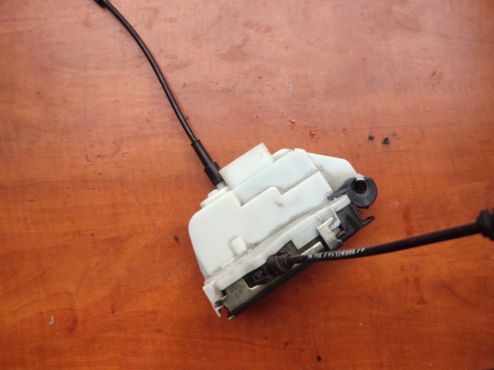 DE LA SERRURE PORTIÈRE GAUCHE AVANT 5 PIN CITROEN C3 ET 46982980