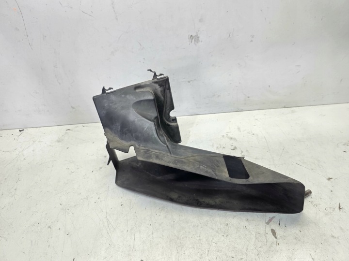 air duct air line right AUDI A4 B7 3.0 TDI 8E0117336J