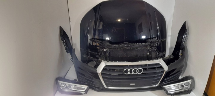 Audi Q5 80A 2,0TDI předek reflektory kapota nárazník blatníky příčka