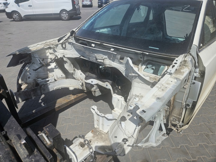 AUDI Q3 8U 11-18r čtvrtka pravá levá předek barva LY9K