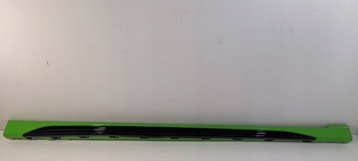Audi RS3 8Y lišta prahová pravá 8Y0853856A (T116)