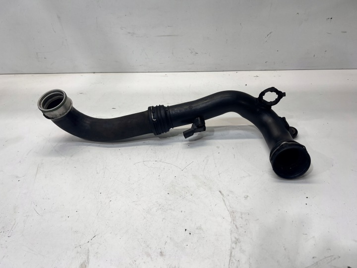 pipe hose of the intercooler AUDI VW SKODA 1K0145770D 1K0145834G