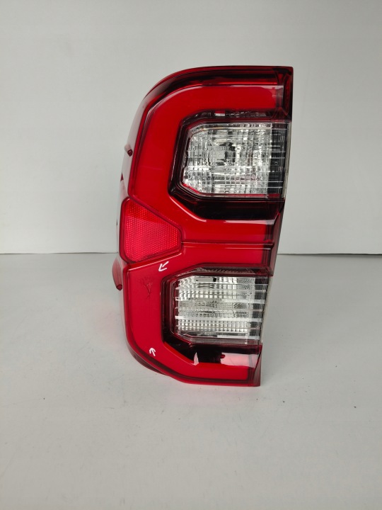 Licht links hinten TOYOTA HILUX VIII 20- LED