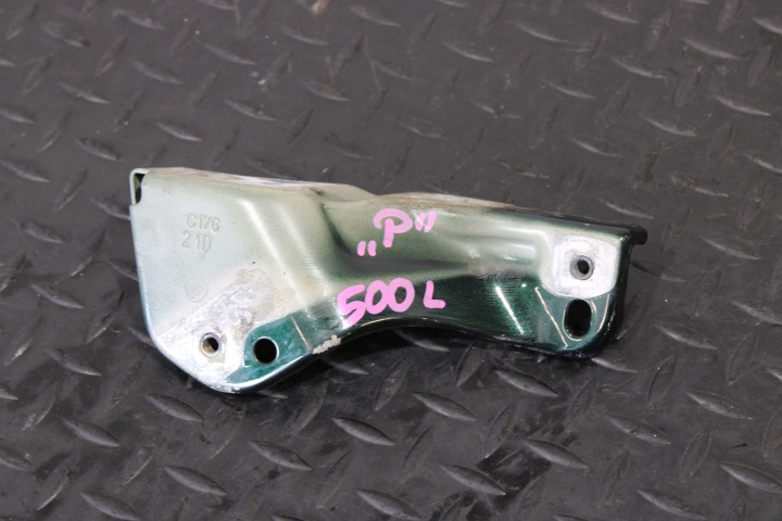 Stütze Halter des Kotflügels rechts vorne FIAT 500L CROSS LIFT