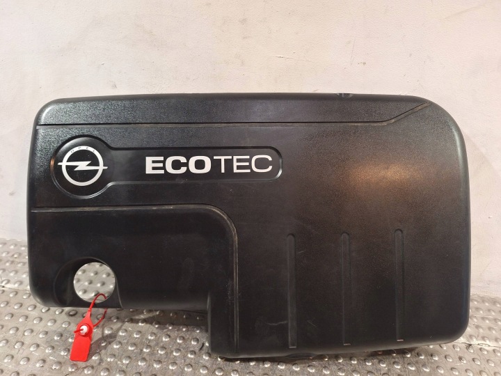 cover upper of the engine 55585989 OPEL ASTRA J 1.7 CDTI 2009