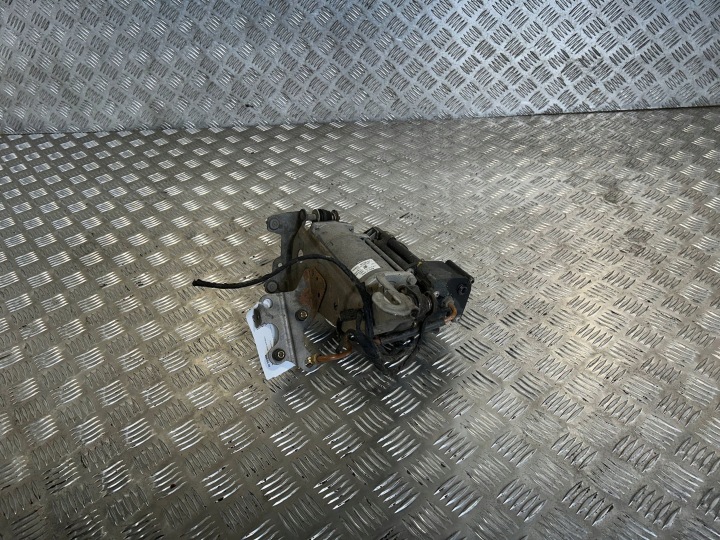 Mercedes-Benz E-Class 213 suspension compressor 9