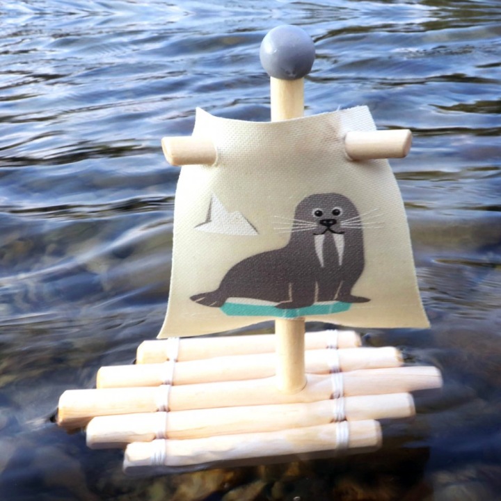 Пліт морська з вітрилом дерев'яна іграшка для купання Small Foot Sailboats — фото 10