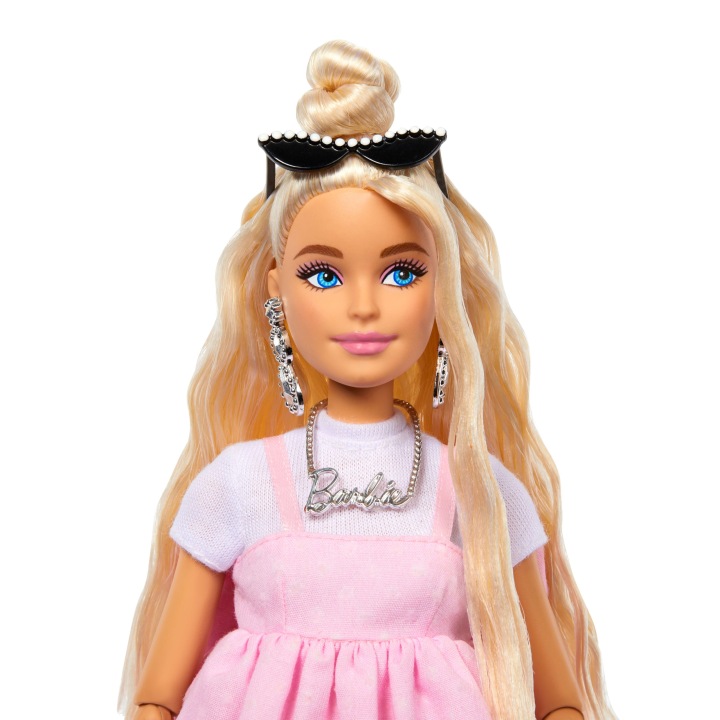 BARBIE Deluxe Style Колекційна Лялька в костюмі в Стилі Barbiecore — фото 3