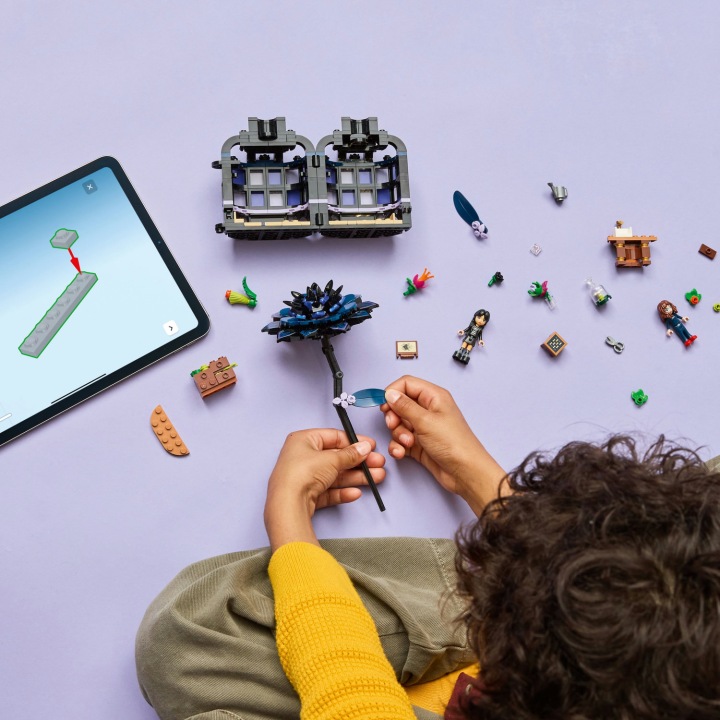 LEGO Wednesday Квітка чорної жоржини 76784 — фото 4