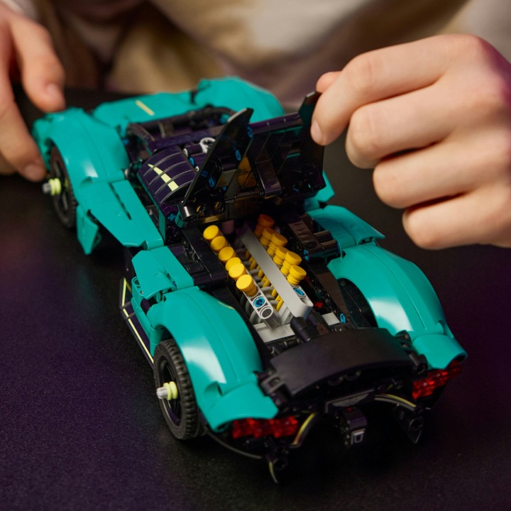 LEGO TECHNIC 42208 Aston Martin Valkyrie (вживаний) — фото 4