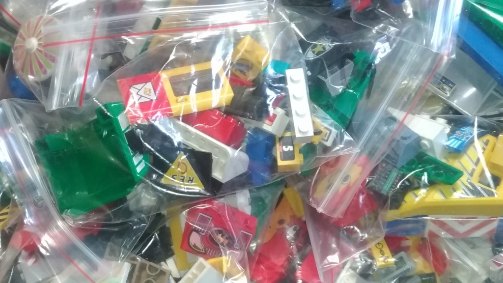 17. Lego Mix z nadrukiem naklejka 50g 40-45 sztuk