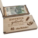 Zdjęcie oferty: DREWNIANE PUDEŁKO NA PIENIĄDZE URODZINY ZASTRZYK GOTÓWKI Twój grawer Kartka