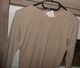 Zdjęcie oferty: Beżowa MEGI prążkowana bluzeczka  _rękaw 7/8 z Literką C _r. S/M /L