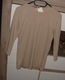 Zdjęcie oferty: Beżowa MEGI prążkowana bluzeczka  _rękaw 7/8 z Literką C _r. S/M /L