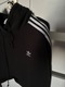 Zdjęcie oferty: Adidas CZARNA KRÓTKA BLUZA Z KAPTUREM DAMSKA 