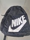 Zdjęcie oferty: NIKE Elemental Plecak Młodzieżowy 20L Czarny Sportowy Uszkodzony Zamek